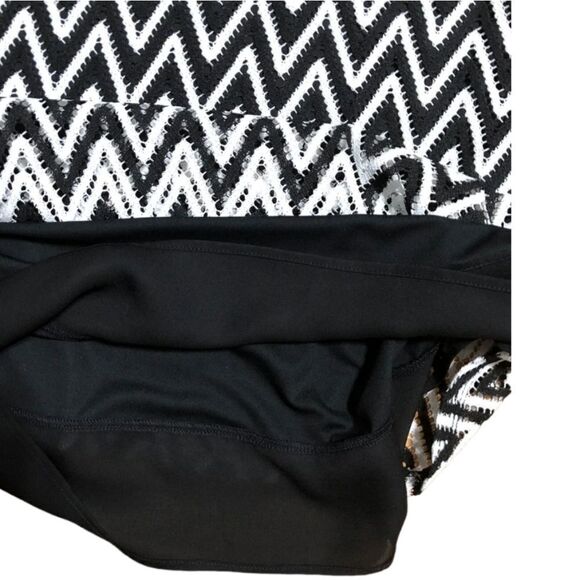 Alfred Dunner Tiered Top Black White Zig Zag Size 3X - Picture 7 of 9
